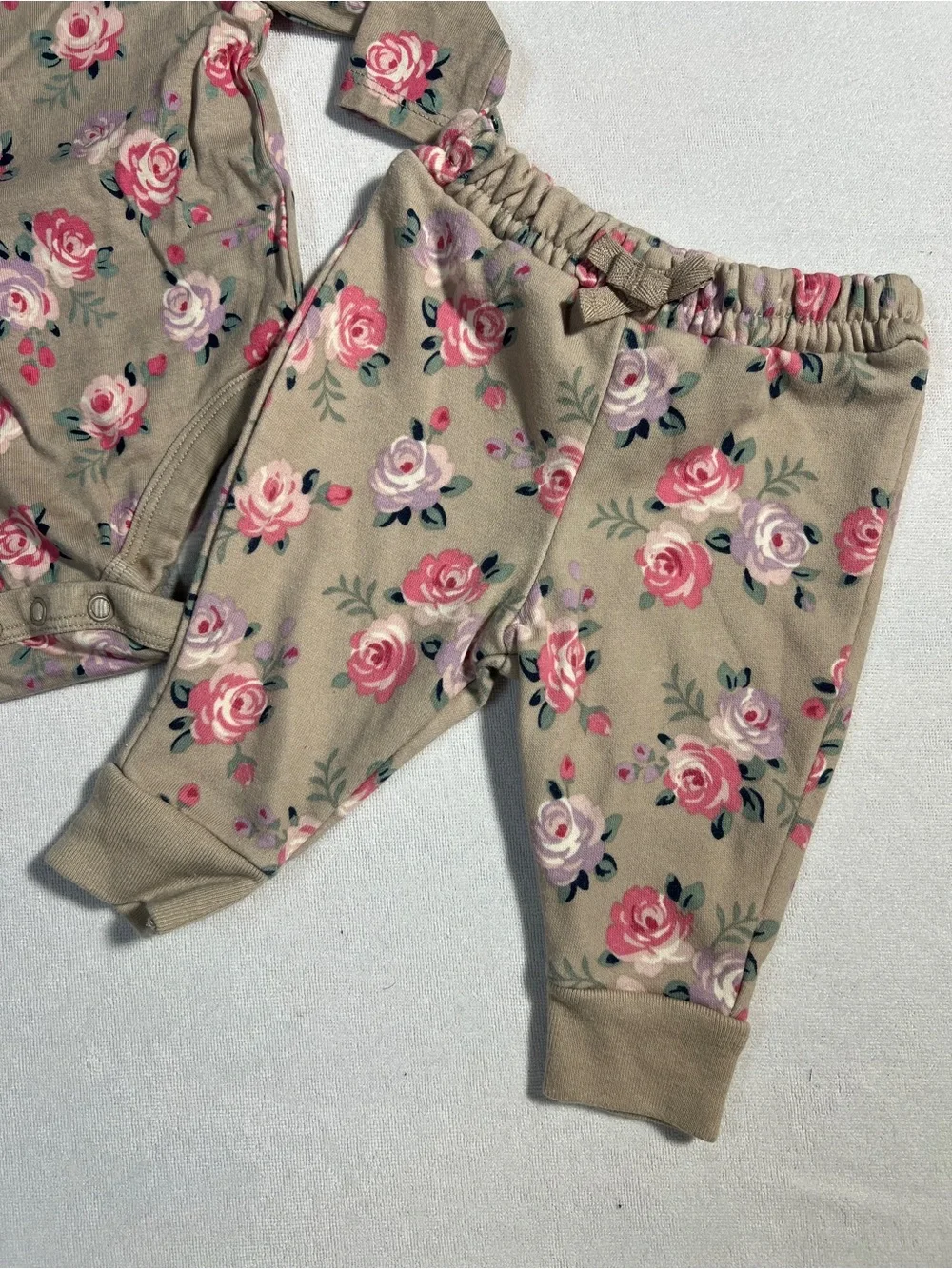 GARaNiMALS Baby Girl Floral Bodysuit & Jogger Set Taupe Pink 0-3 Months